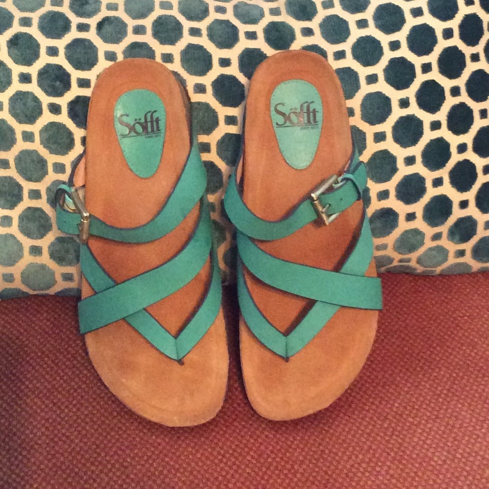 Great pre owned condition comfy sandals